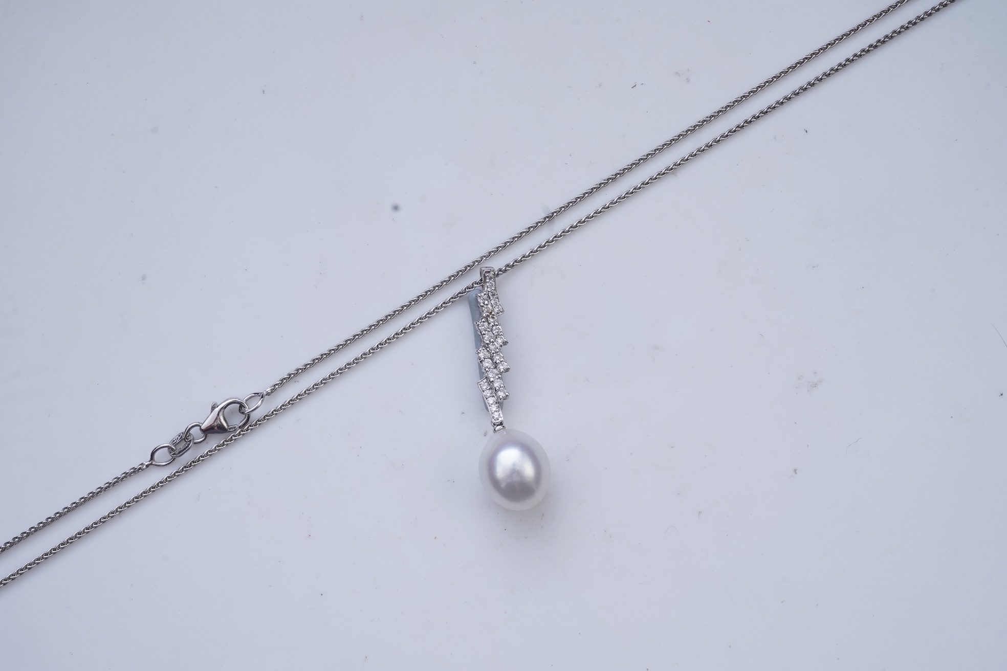 A diamond pendant necklace